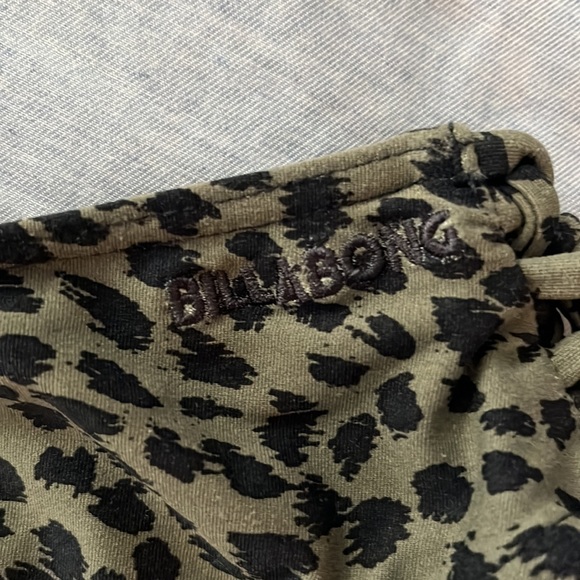 Billabong bikini bottoms camo color - Picture 3 of 4